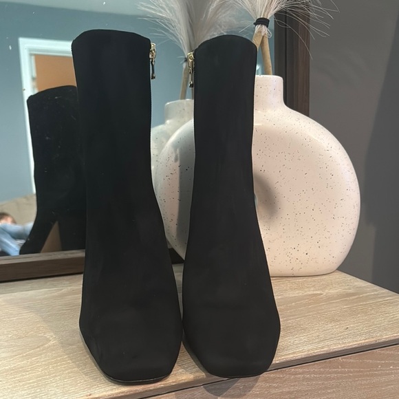 Ann Taylor Black Ankle Boots Sleek Design - Picture 4 of 7